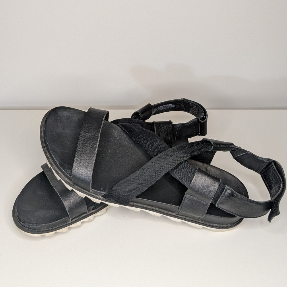 Sorel Roaming Decon Flat Backstrap Sandal - w's size 9 Black